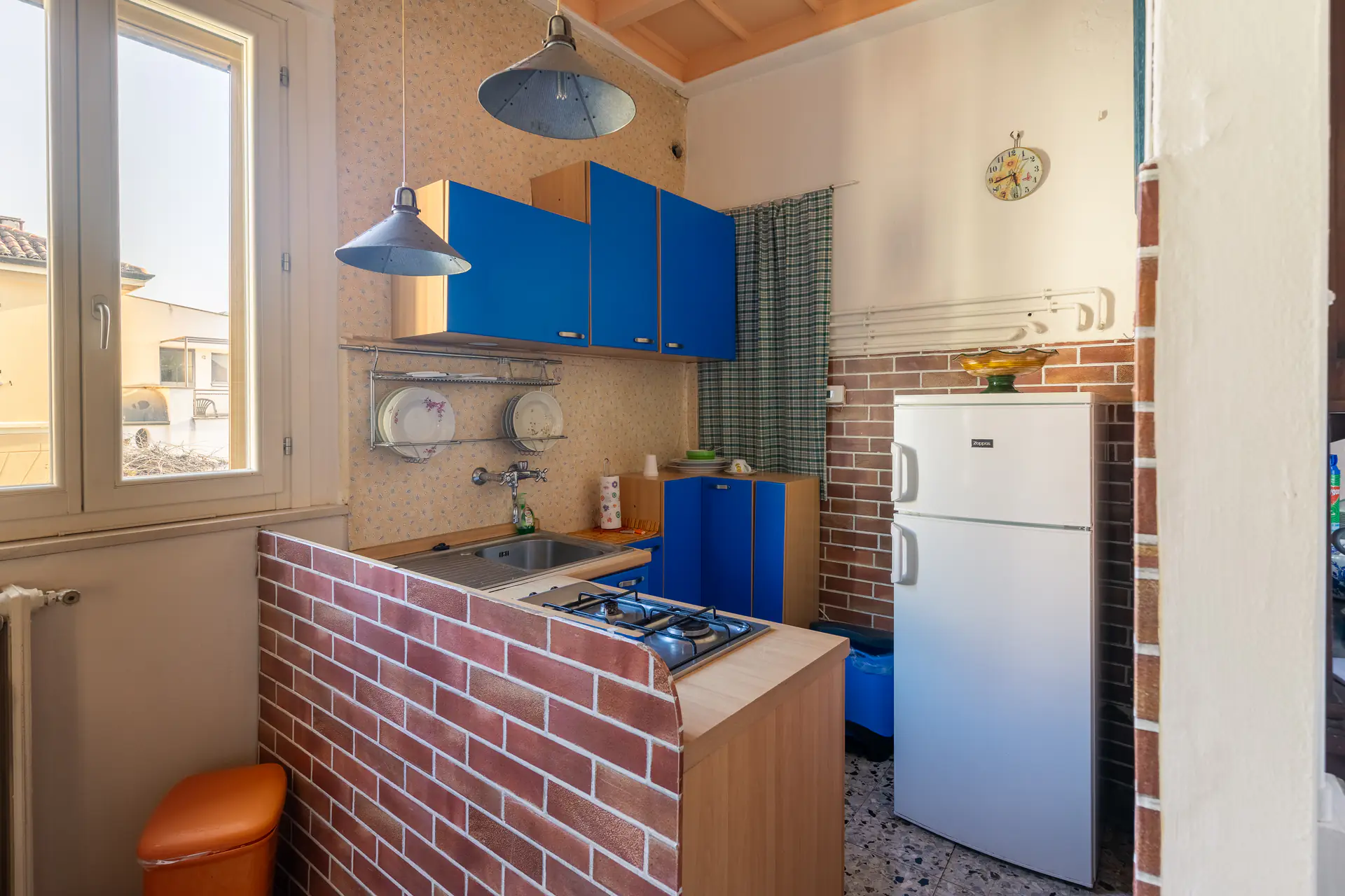 Cucina completa dell'Appartamento 1 del B&B Gandini a Melegnano