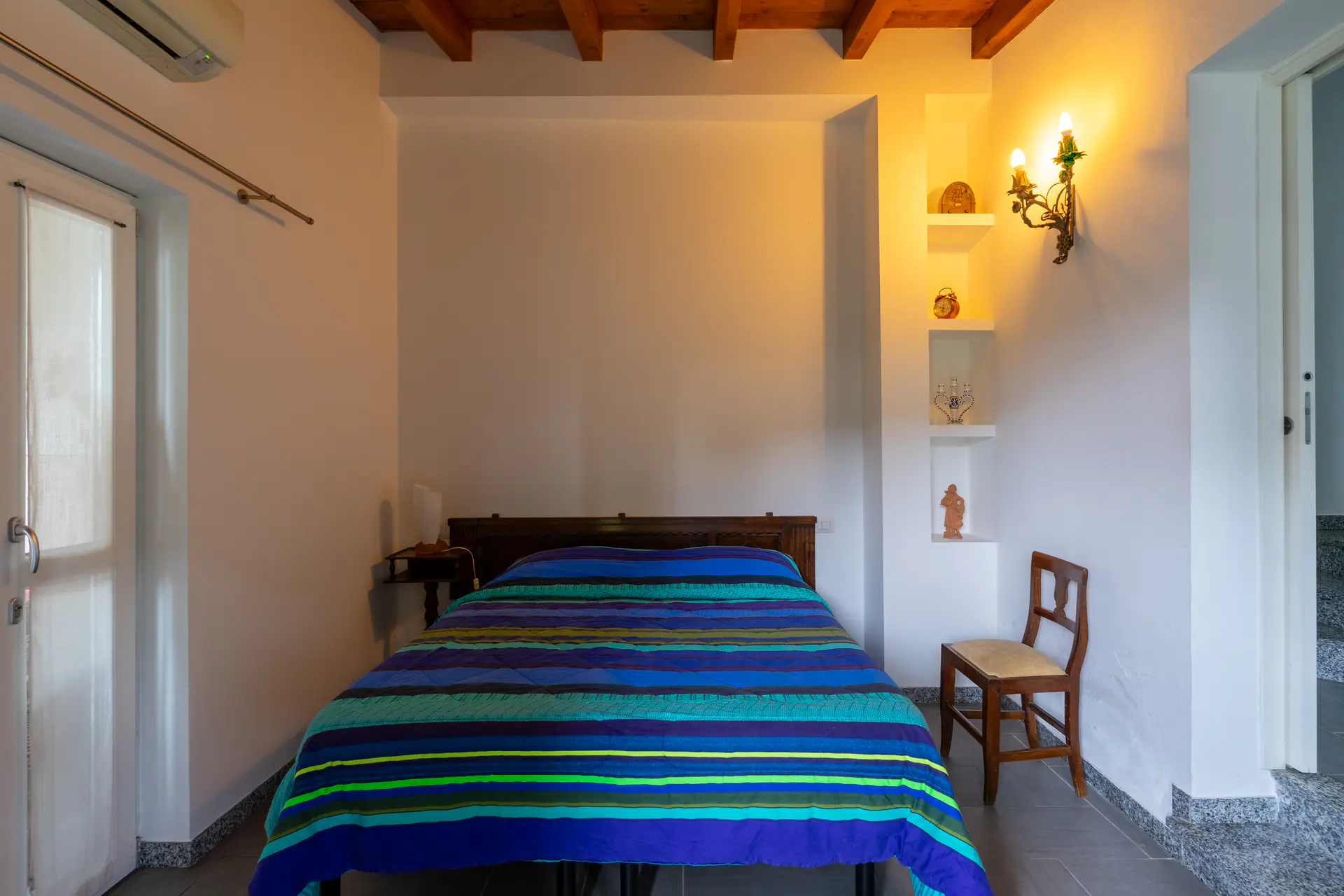 Camera matrimoniale del B&B Gandini a Melegnano con letto matrimoniale, ideale per pernottamento vicino Milano